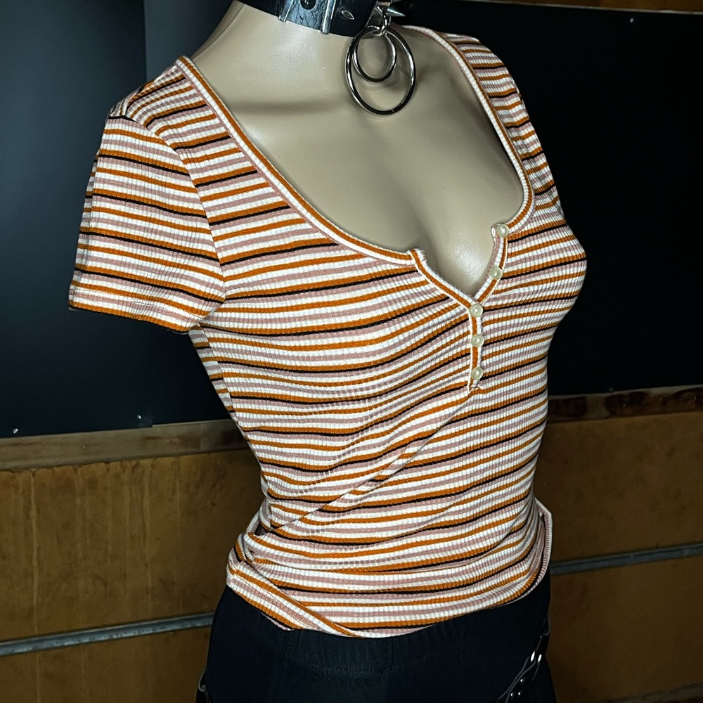 Garage button stripe top